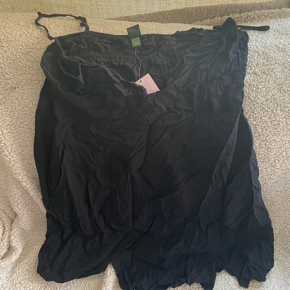 Elegant Black Women's Top - Picture 1 of 3